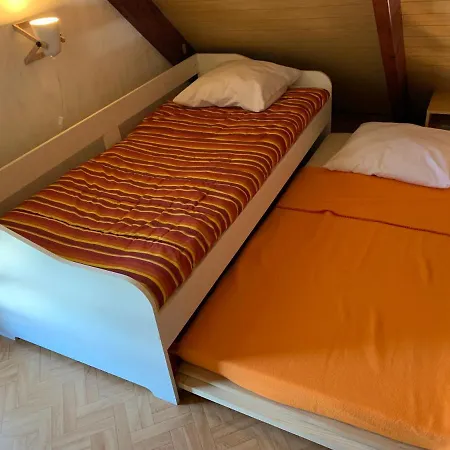 Chalet Chaleureux En Bord De